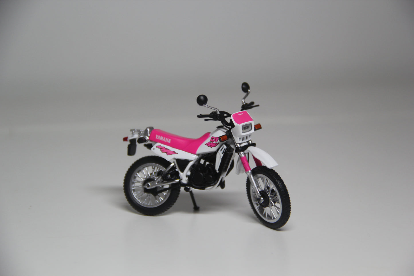 YAMAHA DT 50 LC White and Pink