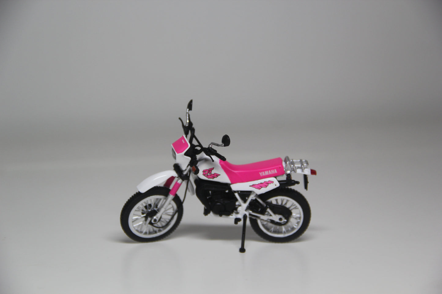 YAMAHA DT 50 LC White and Pink